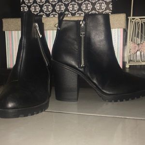 H & M booties in black